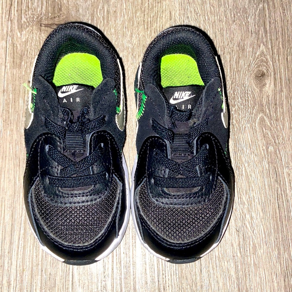 Black Nike Air Max